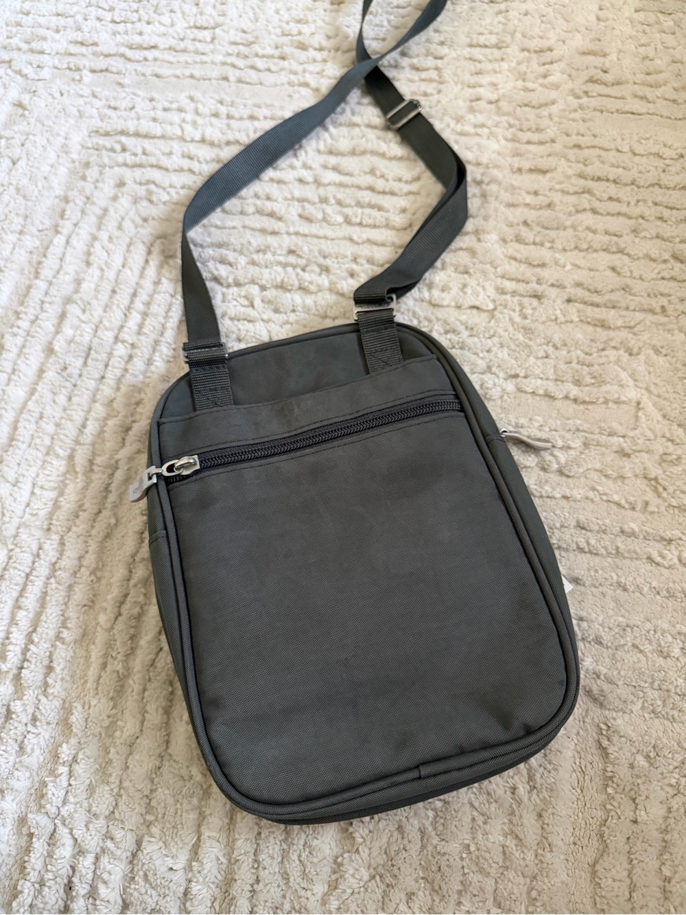 Baggallini Gray Multi Pocket Crossbody Organizer Travel Bag Purse - Picture 2 of 5
